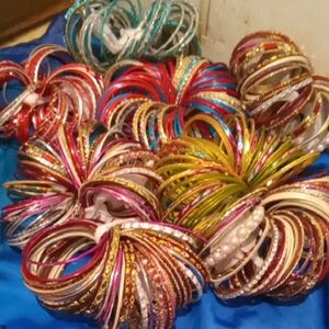 Colorful Women’s Metal and Bead Bangle Set - Multicolor